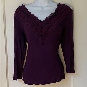 Cable & Gauge Deep Purple Lace V-Neck Ribbed Stretch Blouse
